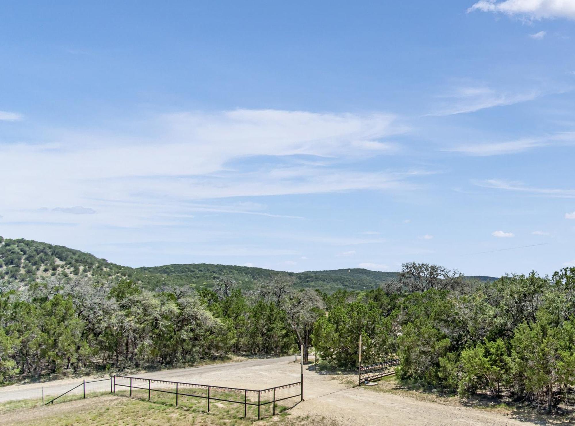 Lucky Star Ranch - Stargazer Hotel Tarpley Екстериор снимка